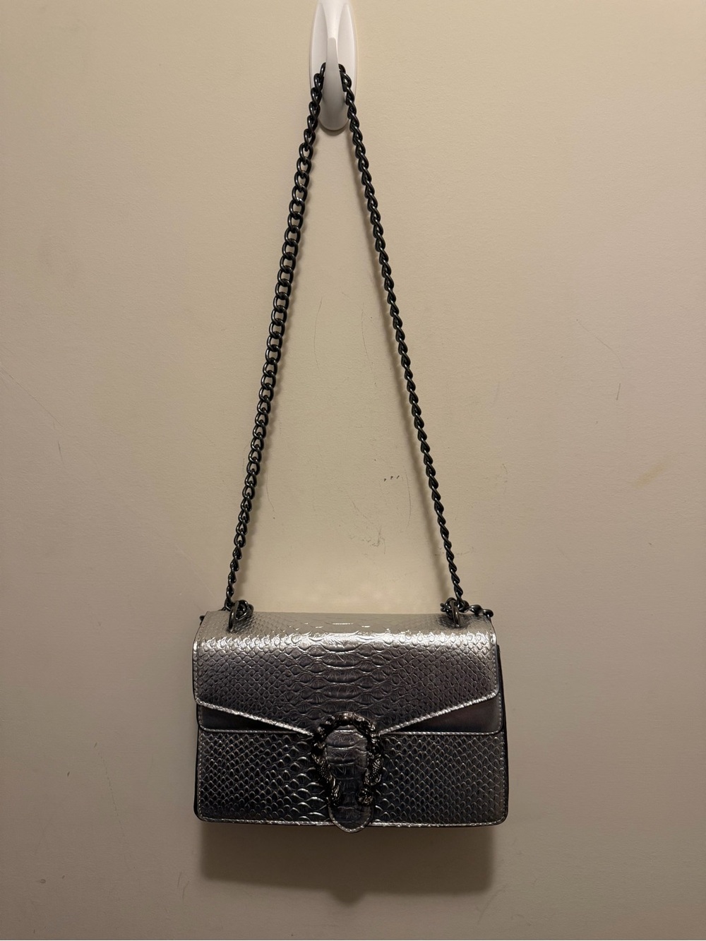 Women's Metallic Silver Snake-Embossed Chain Shoulder Bag